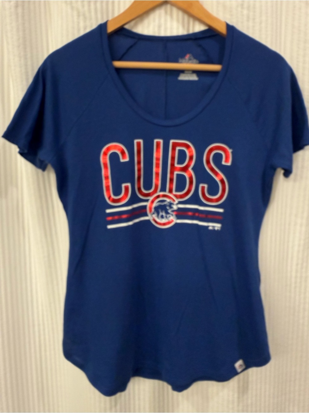 MLB Chicago Cubs Women's Blue Graphic Tee - size Medium